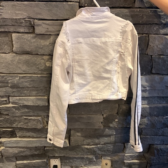 Short white and black jeans jacket -cropped - Picture 2 of 3